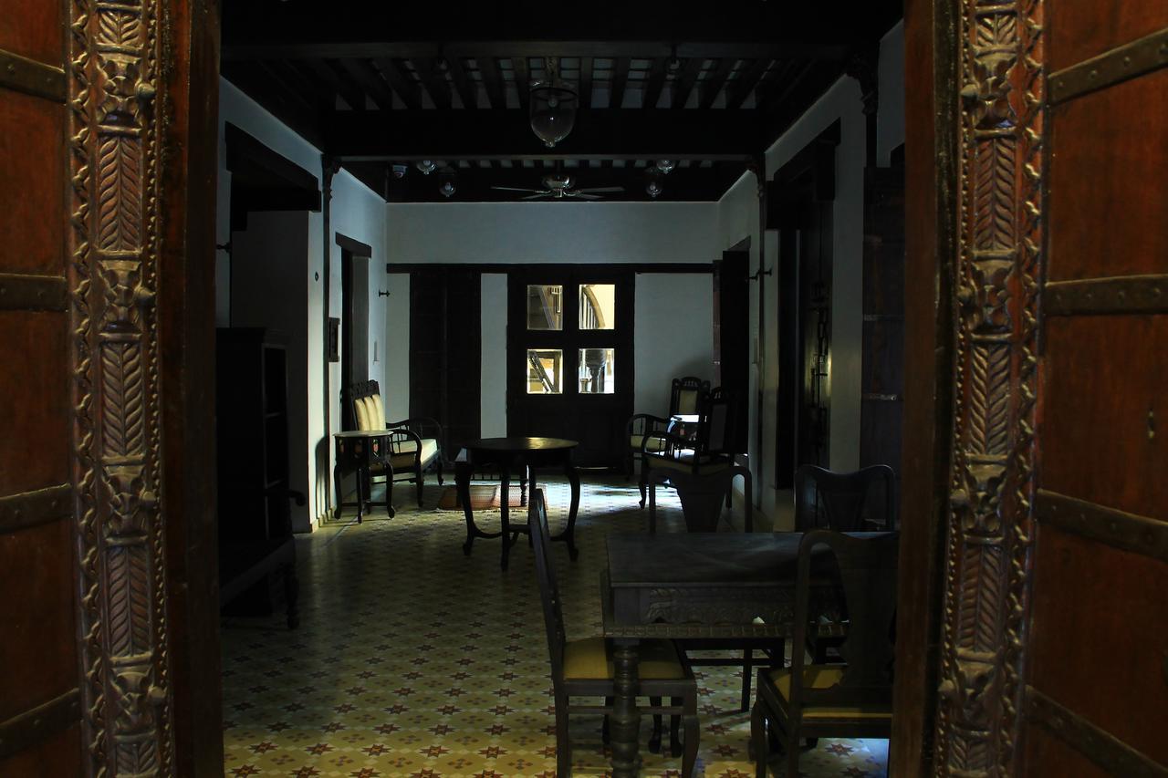 Deewanji Ni Haveli Bed and Breakfast Ahmedabad Buitenkant foto